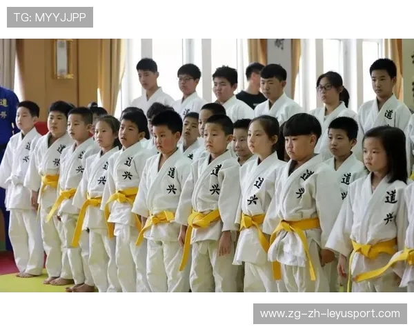 跆拳道学院完善青少年训练营的健康监测与应急预案，跆拳道健身计划